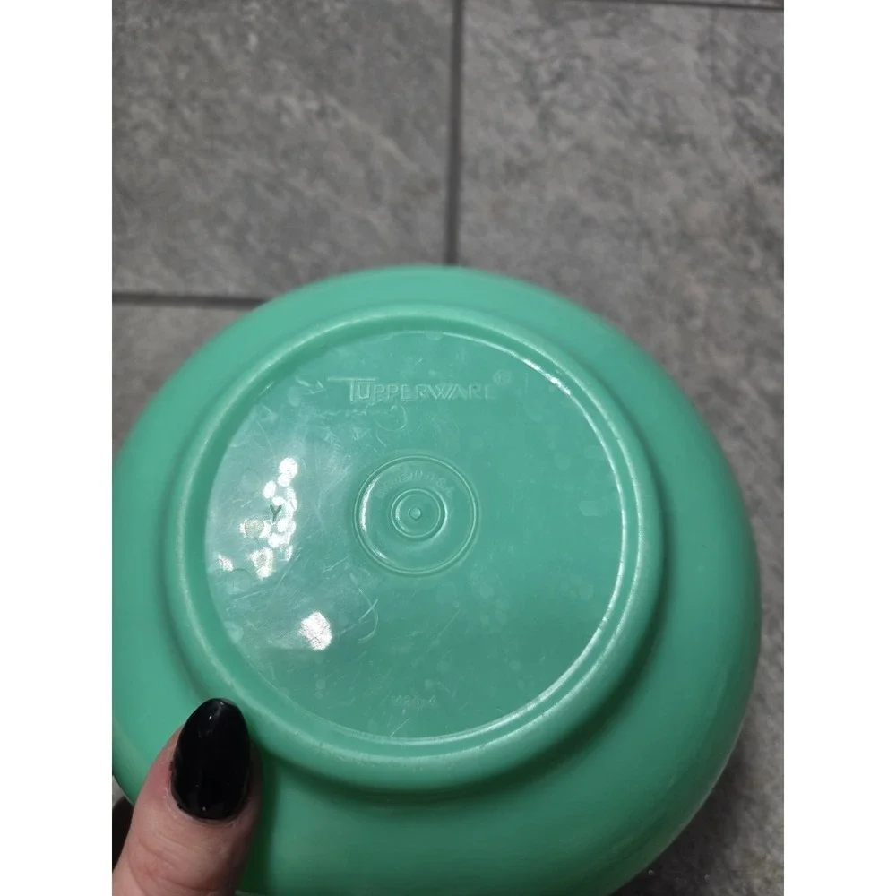 Vintage Tupperware 'Crisp It' #1424-2 Green Lettuce Bowl Keeper - Bowl And Lid